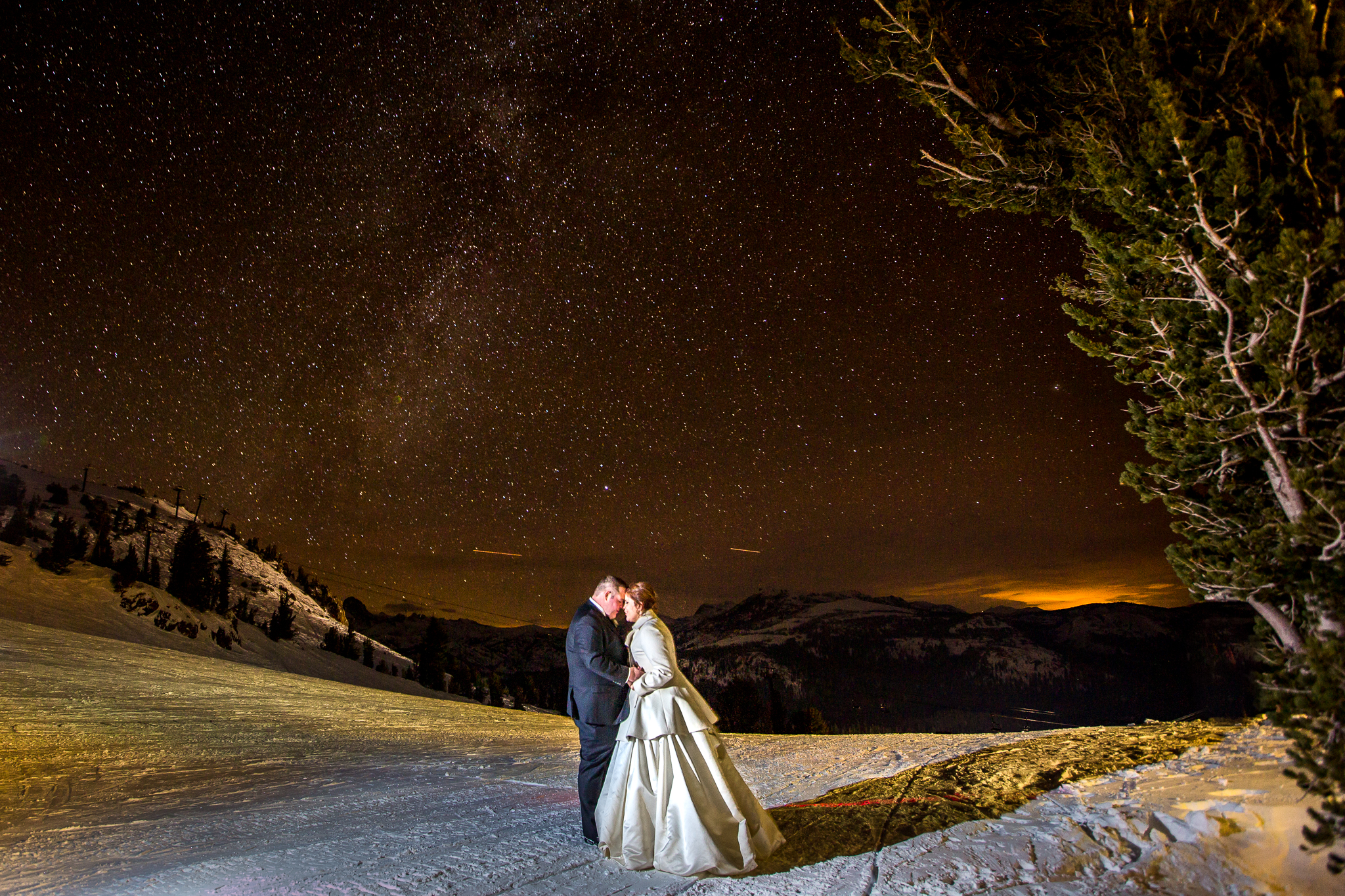 Si Katherine at ang kanyang asawa sa Mammoth Lakes, CA sa kanilang kasal noong Disyembre 2015. 